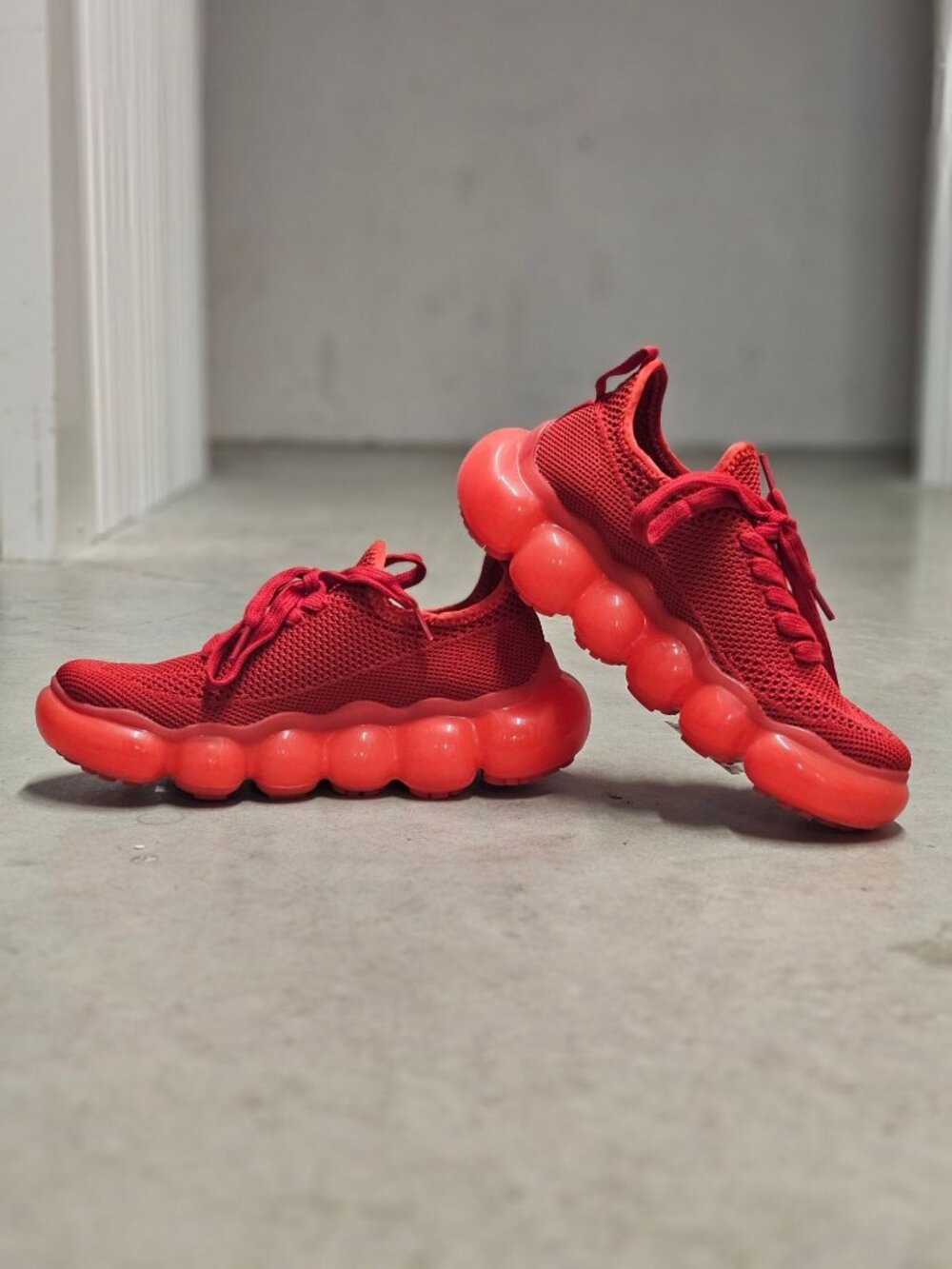 Red Mesh Athletic Sneakers With Bubble Sole - Breathable Lightweight Design For - Picture 4 of 12